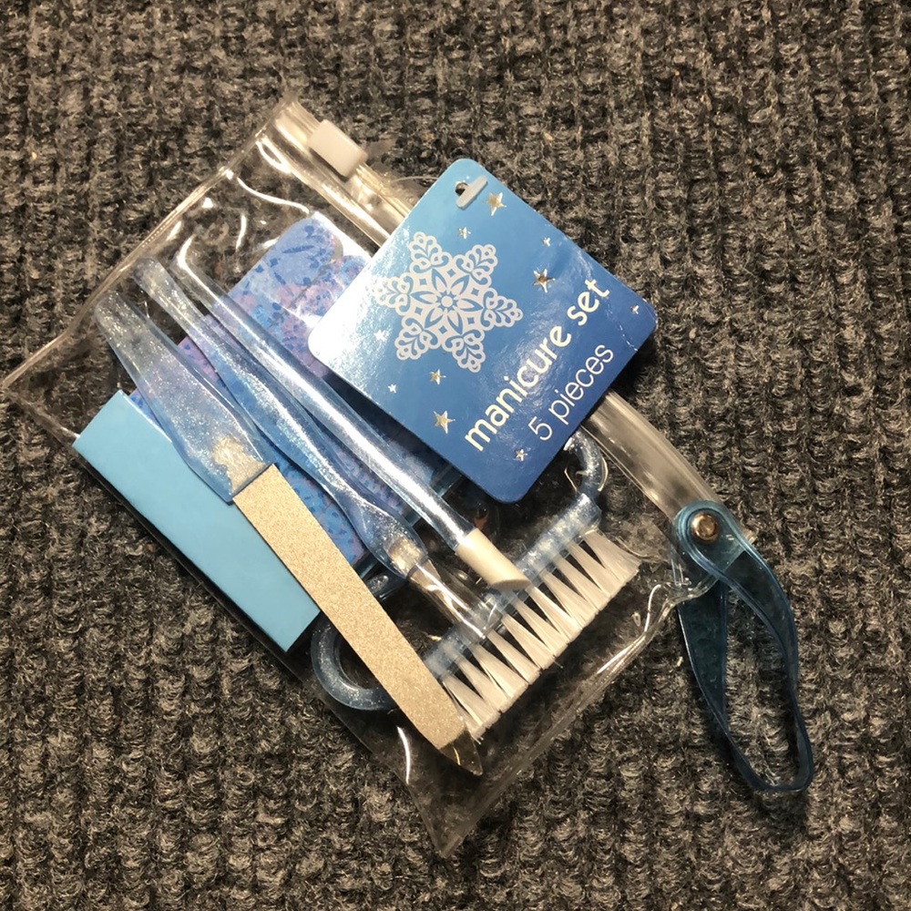 *makeup bonus item* 5 piece manicure set